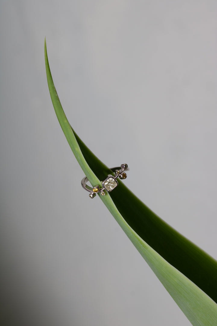 Multi-colored Curved Band Gold Ring (B699)