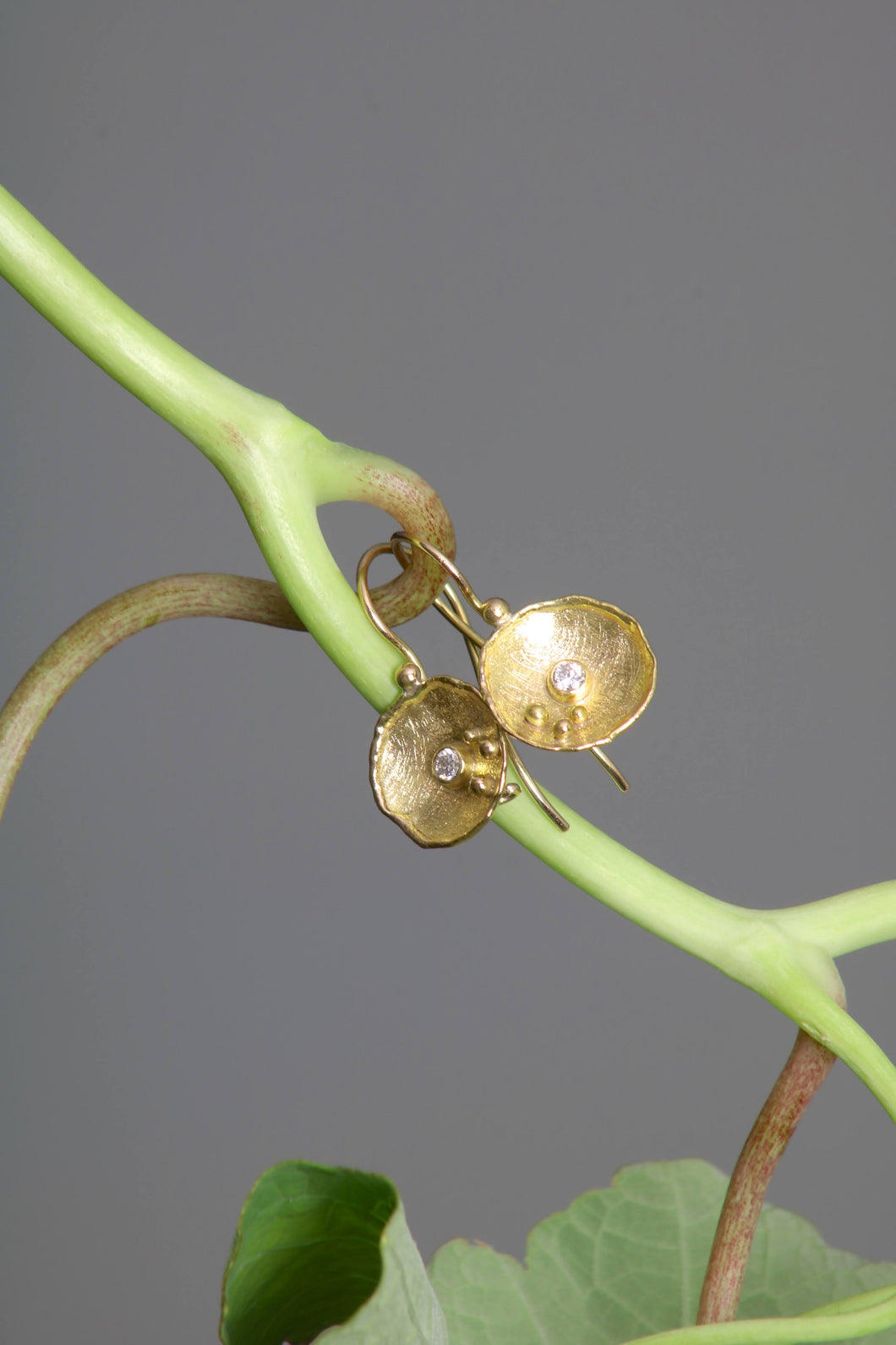 Gold Dish with Diamond Earrings (09172)