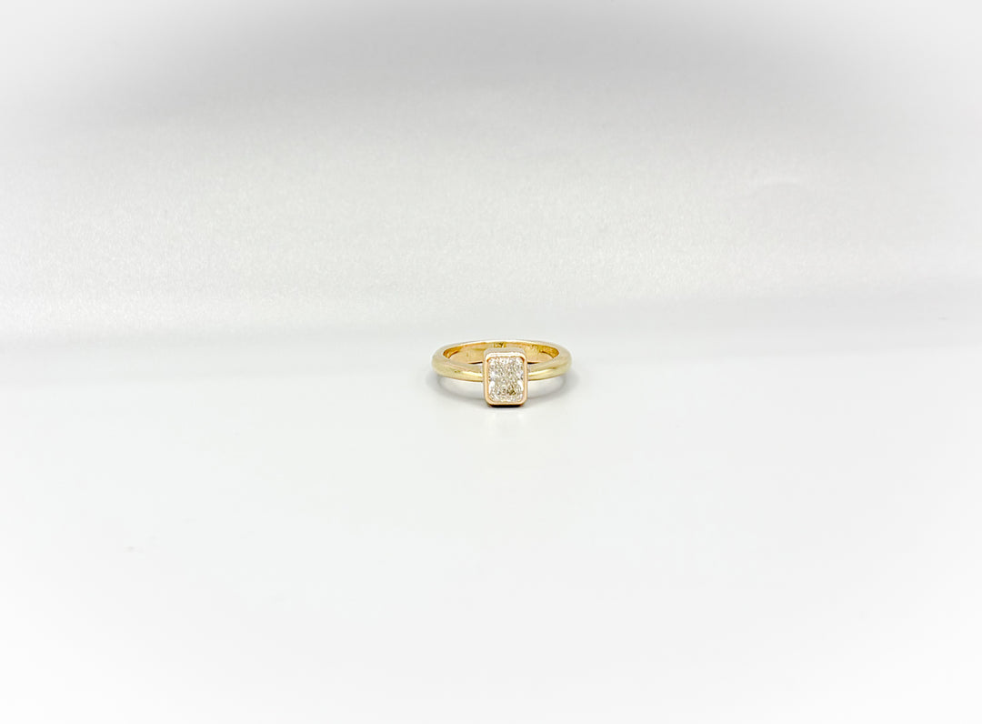 Radiant Diamond Ring (B633)