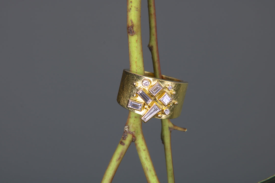 Multi-cut Diamond and Gold Ring (08062)