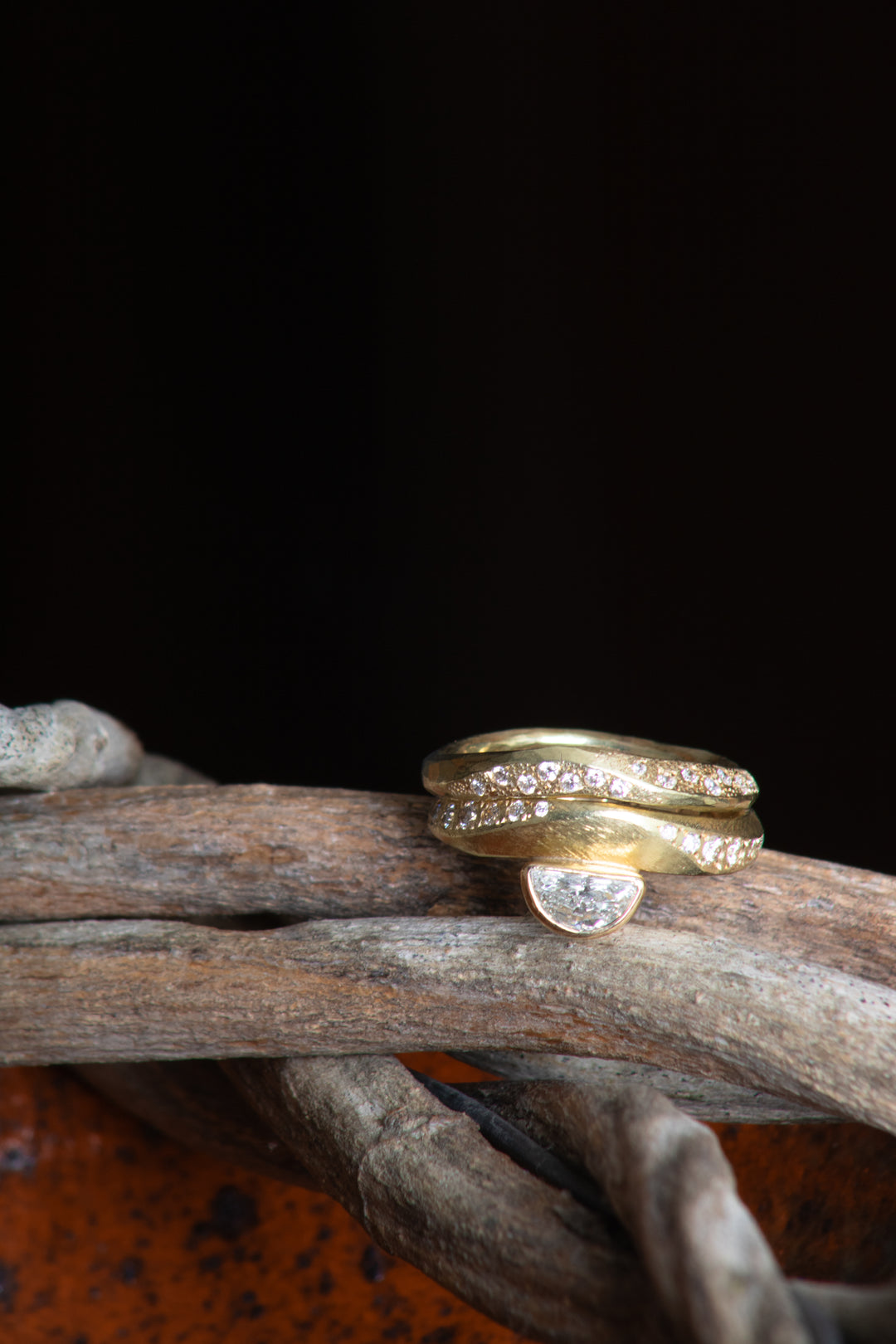 Curvy Gold and Scattered Diamond Ring (B474)
