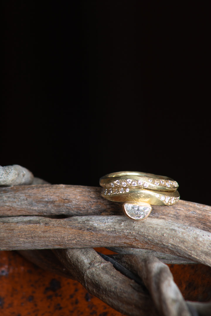 Curvy Gold and Scattered Diamond Ring (B474)