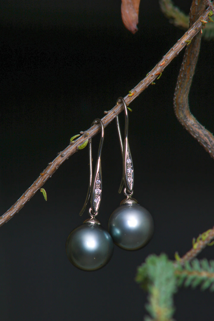 White Gold and Tahitian Pearl Earrings (B220)