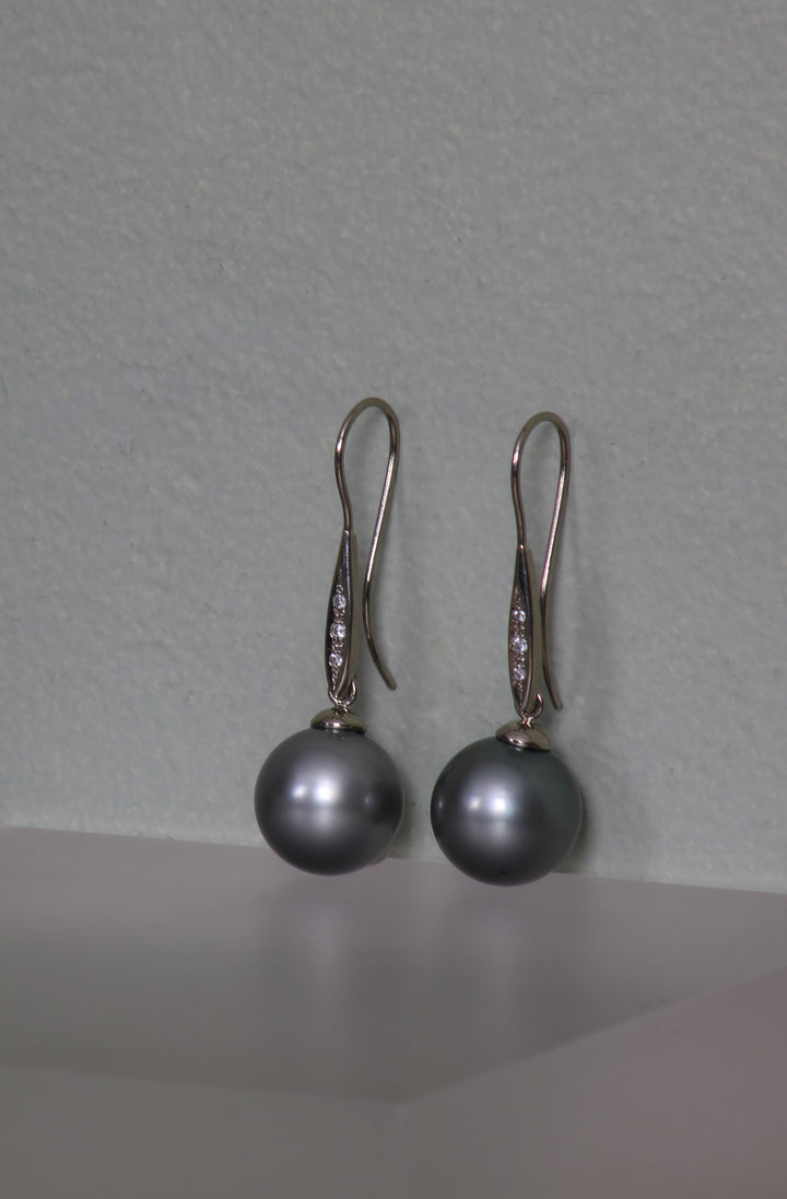 White Gold and Tahitian Pearl Earrings (B220)