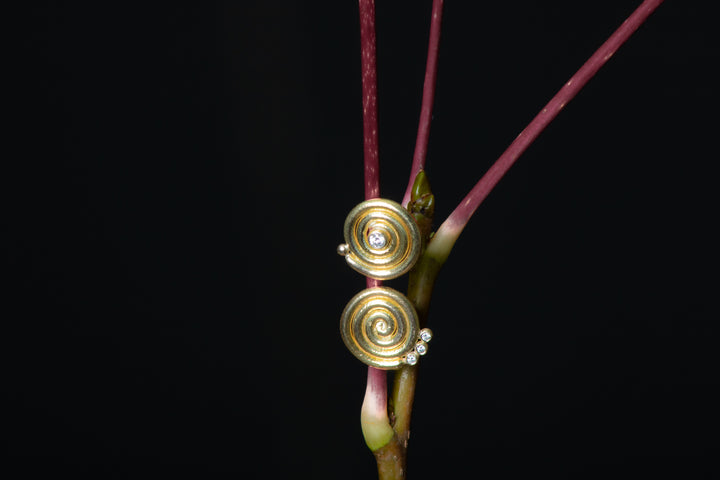 Swirl Design Stud Earrings (B510)