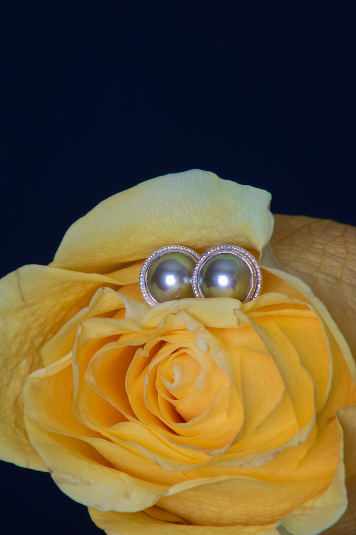 Pistachio Pearl Stud Earrings (B527)