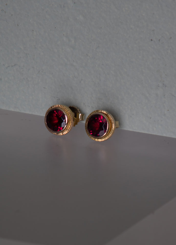 Rhodolite Garnet Stud Earrings (B528)