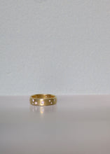 Load image into Gallery viewer, Floating Diamond Ring Band (09375)
