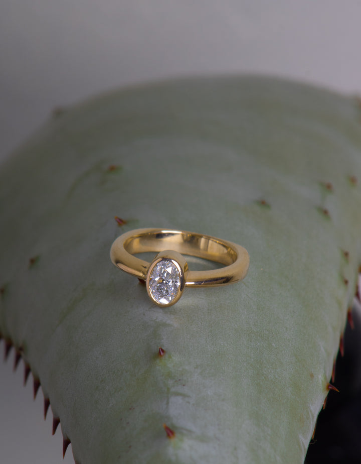 Oval Diamond Ring (B632)