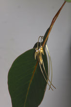Load image into Gallery viewer, Diamond Leaf Earrings (09422)
