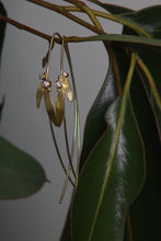 Load image into Gallery viewer, Diamond Leaf Earrings (09422)
