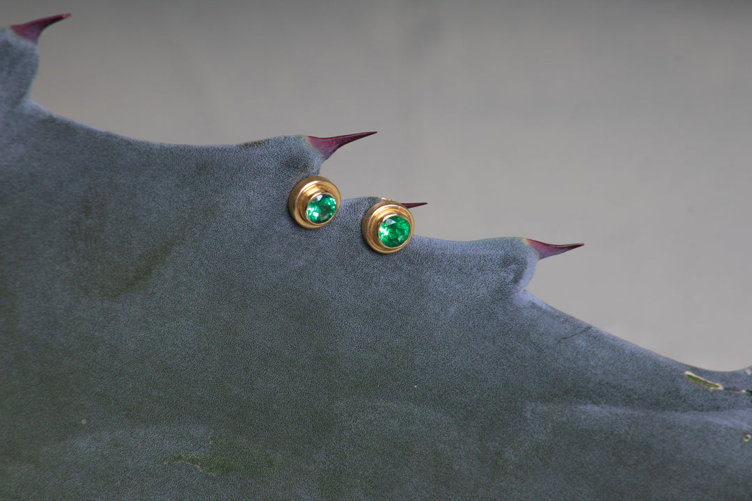 Emerald Stud Gold Earrings (B634)