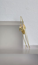 Load image into Gallery viewer, Diamond Leaf Earrings (09422)
