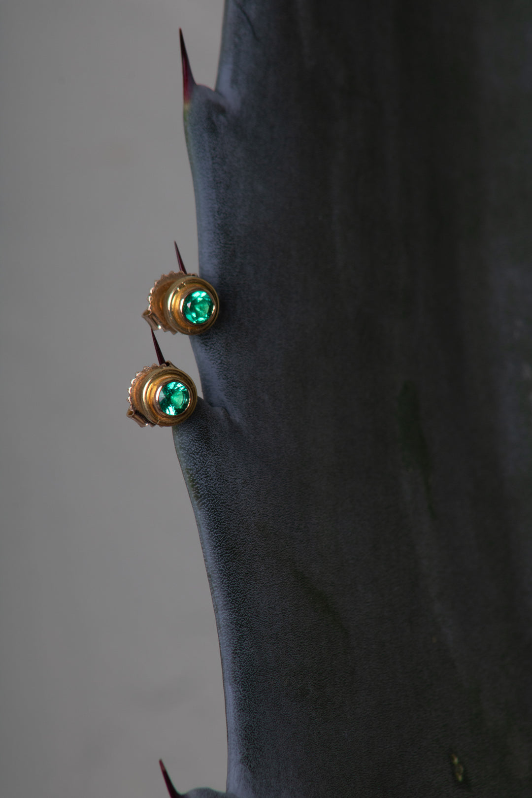 Emerald Stud Gold Earrings (B635)