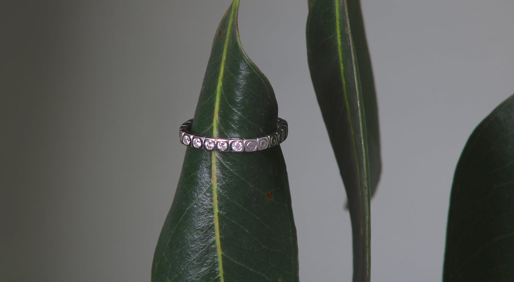 5 Flush Set Diamond Ring (09457)