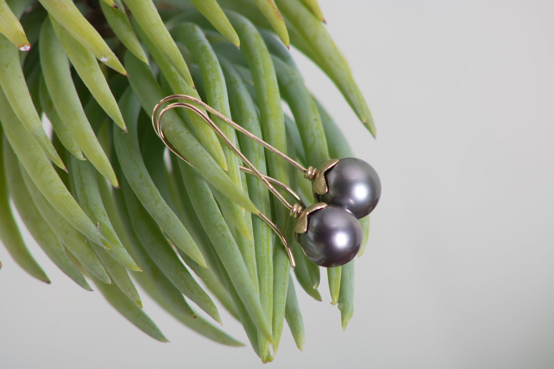 Lotus Cap Tahitian Pearl Earring (B665)