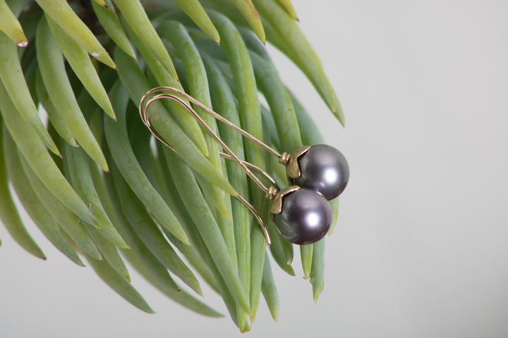 Lotus Cap Tahitian Pearl Earring (B665)