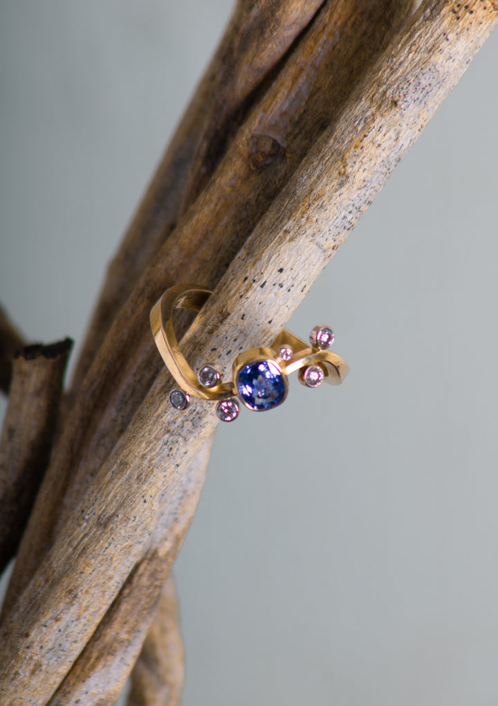 Blue Sapphire and Curved Band Gold Ring (B686)