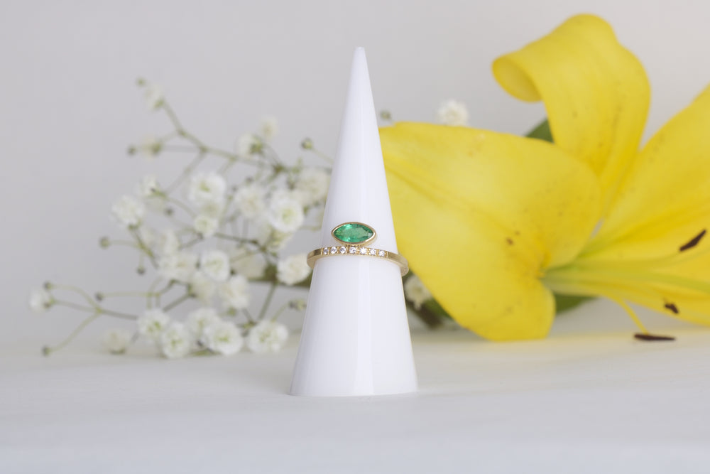 Emerald and Diamonds Ring 06493 - Ormachea Jewelry