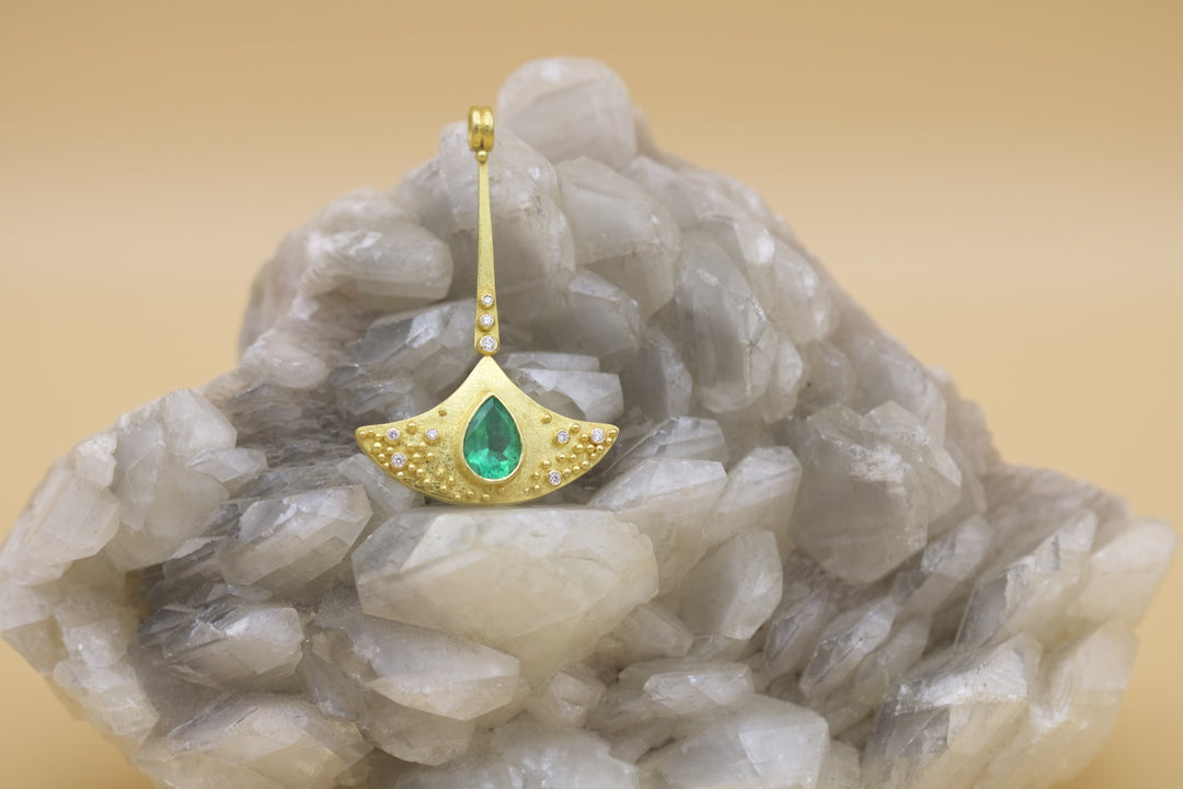 Emerald, Gold and Diamond Pendant 06617 - Ormachea Jewelry