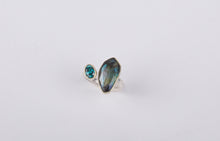 Load image into Gallery viewer, Labradorite and Blue Zircon Ring 04748 - Ormachea Jewelry
