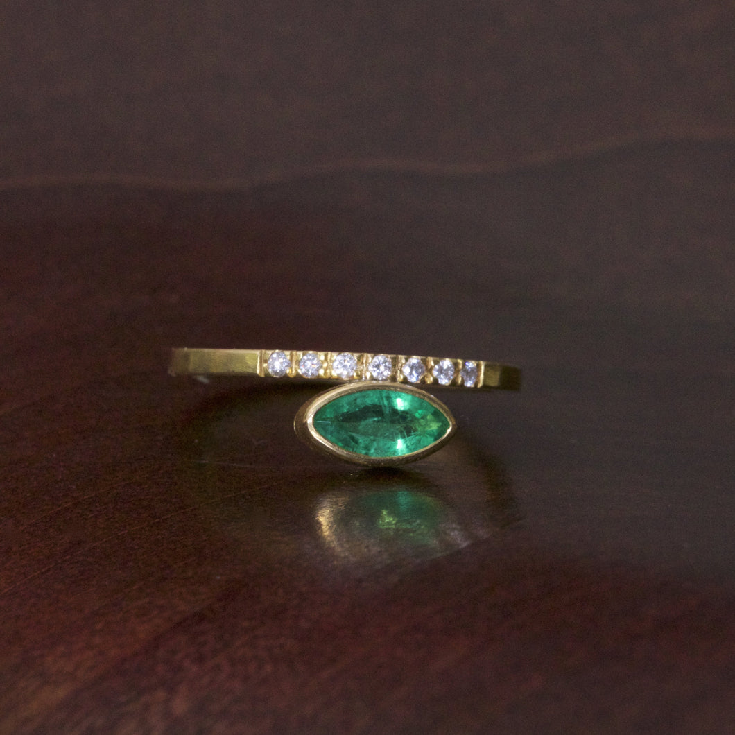 Emerald and Diamonds Ring 06493 - Ormachea Jewelry