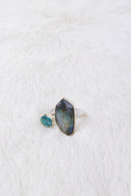 Load image into Gallery viewer, Labradorite and Blue Zircon Ring 04748 - Ormachea Jewelry
