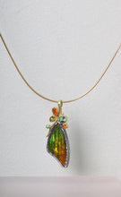 Load image into Gallery viewer, Ammolite Pendant (08812)
