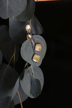 Load image into Gallery viewer, Hanging Quartz Earrings (08879)
