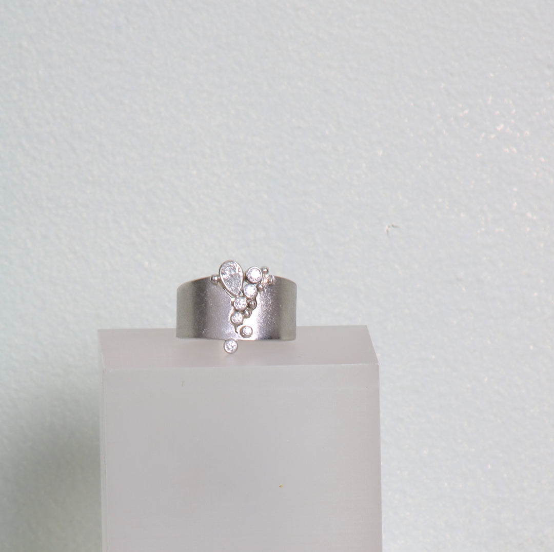 Thick Band Diamond Ring (08958)