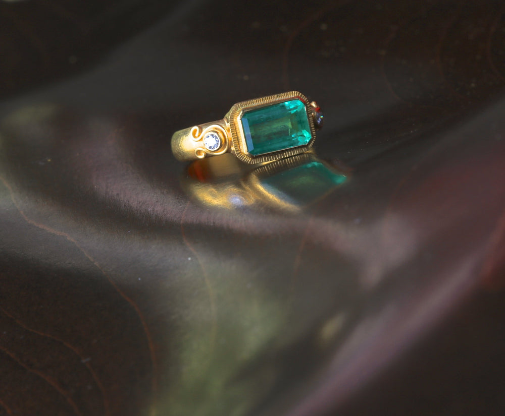 Emerald, Diamond and Gold Ring 06918 - Ormachea Jewelry