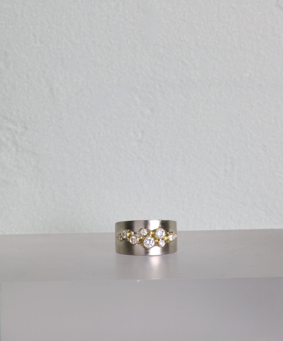 White Gold Nestled Diamond Ring (09049)
