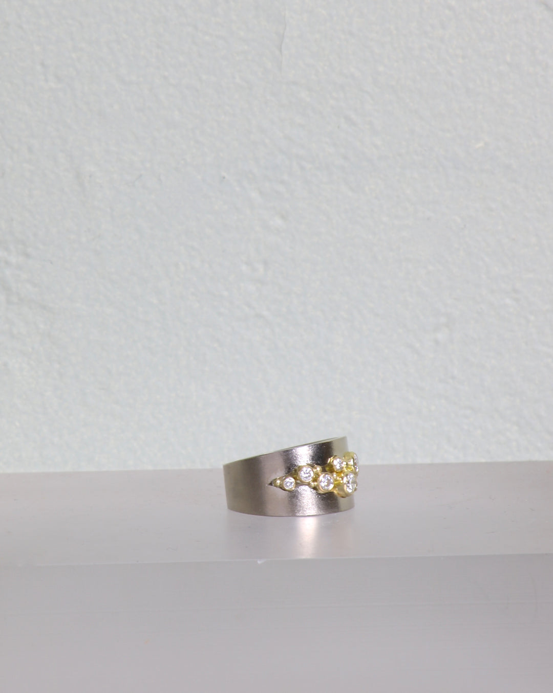 White Gold Nestled Diamond Ring (09049)