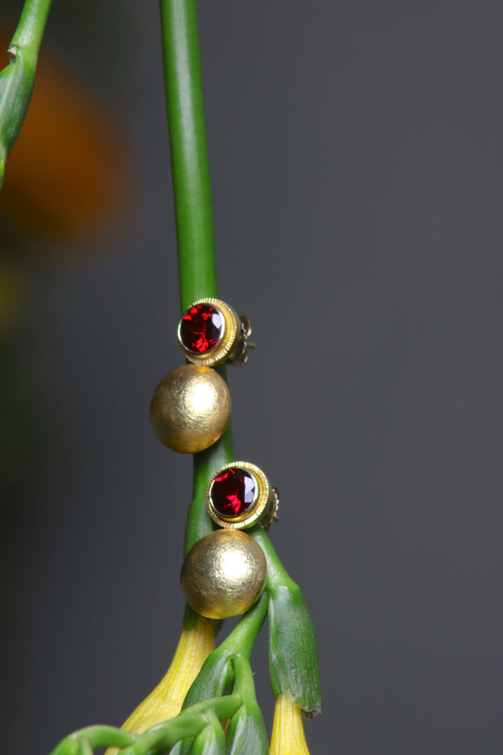 Gold and Garnet Earrings (09066)