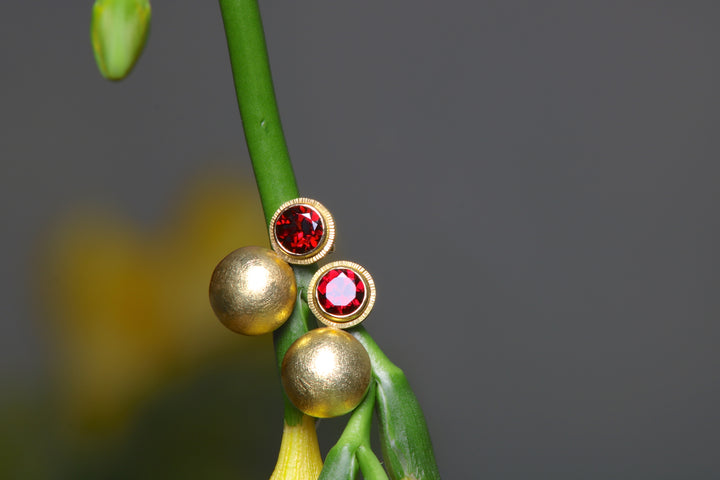 Gold and Garnet Earrings (09066)