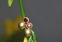 Load image into Gallery viewer, Gold and Garnet Earrings (09066)
