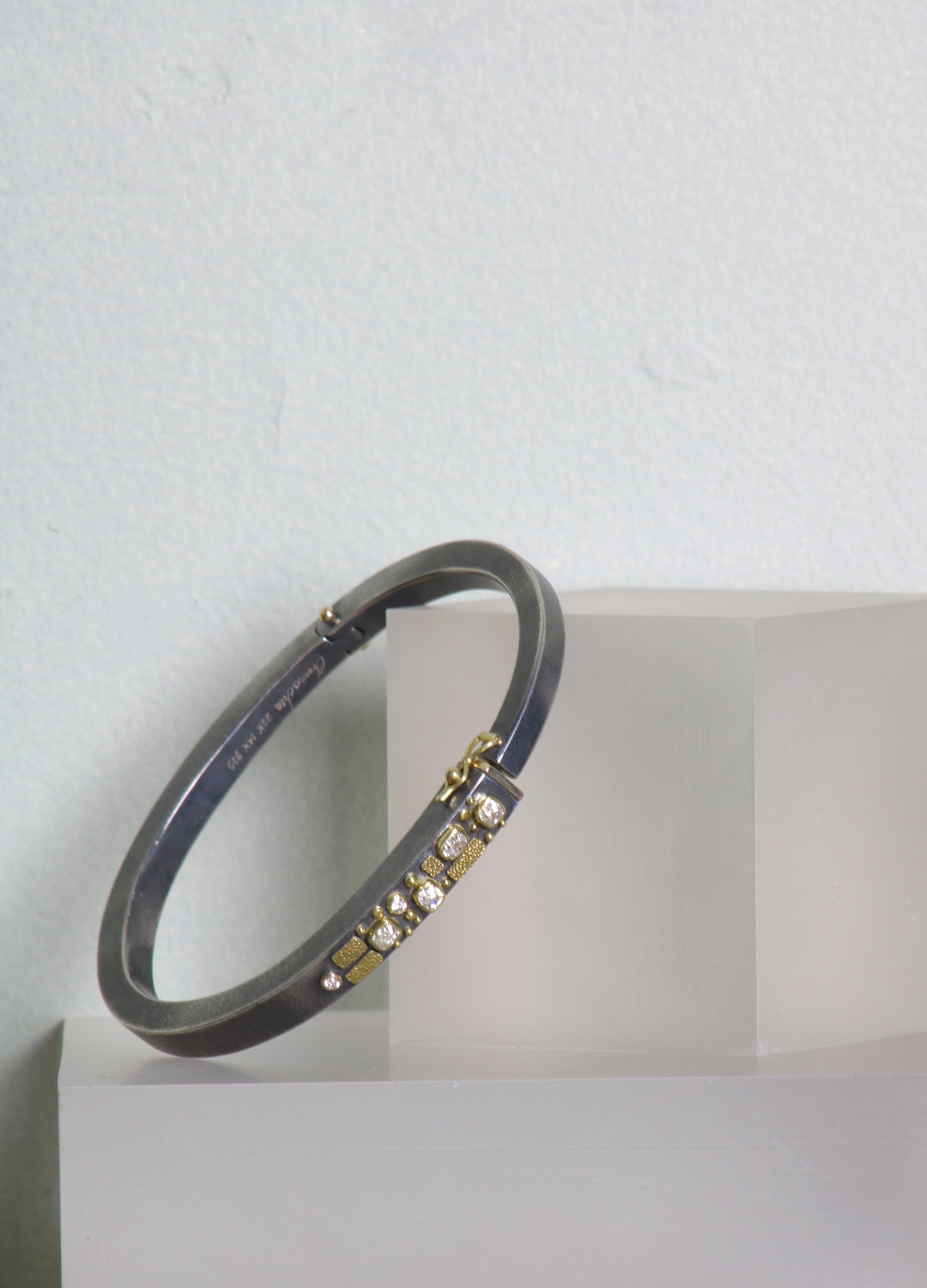 Structural Clasping Bracelet (09051)