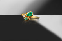 Load image into Gallery viewer, Emerald and Diamond Ring (08060) - Ormachea Jewelry
