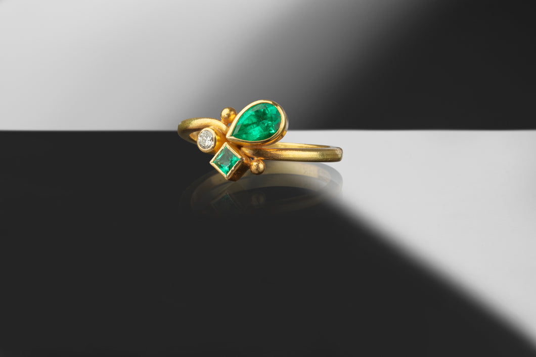 Emerald and Diamond Ring (08060) - Ormachea Jewelry