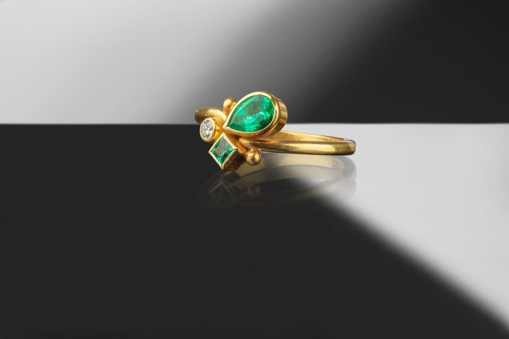 Emerald and Diamond Ring (08060) - Ormachea Jewelry