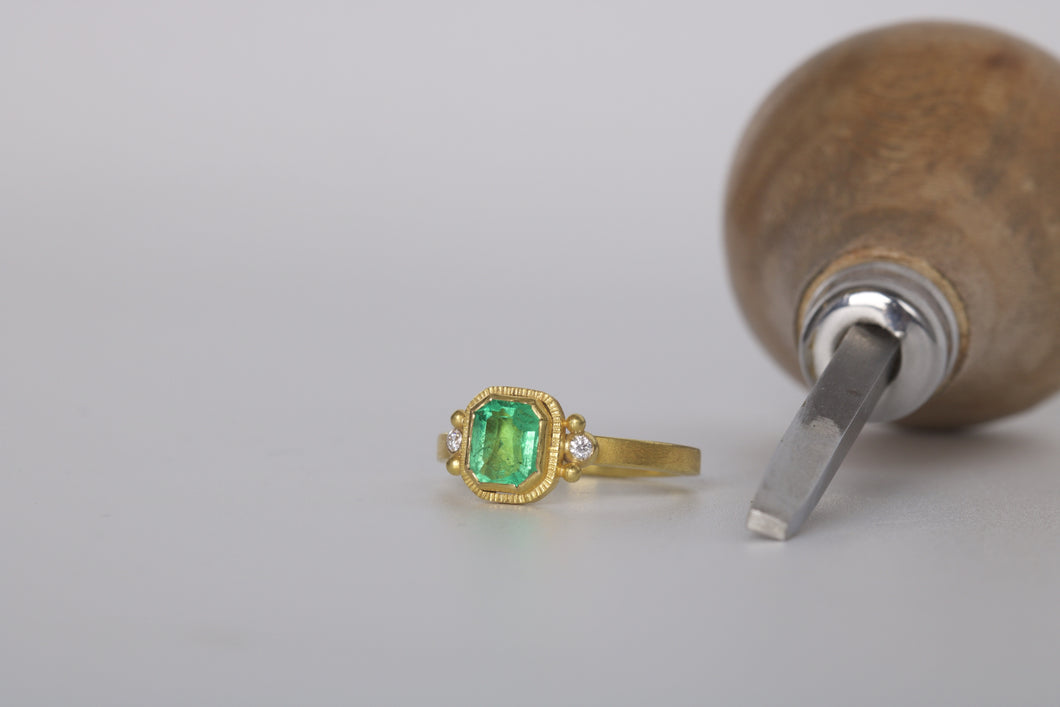 Emerald Ring 06800 - Ormachea Jewelry